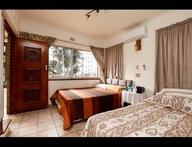 4 BEDROOM HOUSE FOR SALE IN OVERPORT